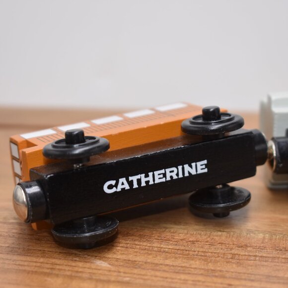 2002 Catherine & Trailer Train Tank Engine Thomas & Friends Wooden Railw… - Picture 10 of 11